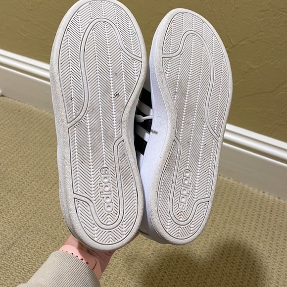 Adidas black and white sneaker- size 8.5 - Picture 7 of 7